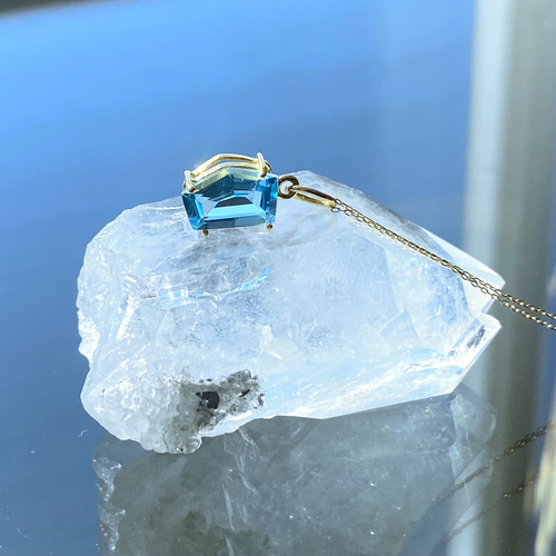 一点もの 水色の石 地球の水のエレメントと共に スカイブルー