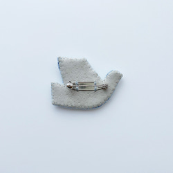 刺繍ブローチ「お空へはばたく青い鳥」 4枚目の画像