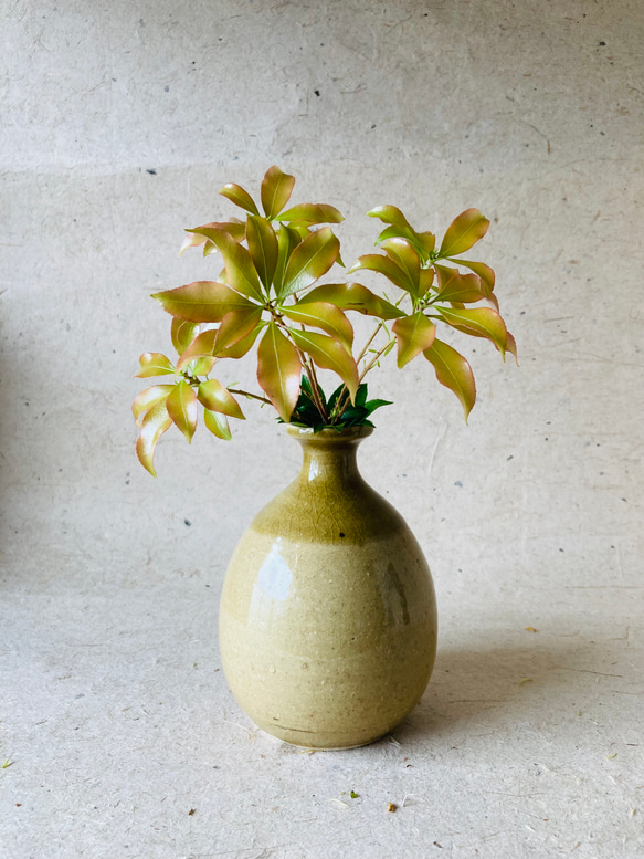 黄瀬戸 とっくり型花瓶（花生け）025 1枚目の画像