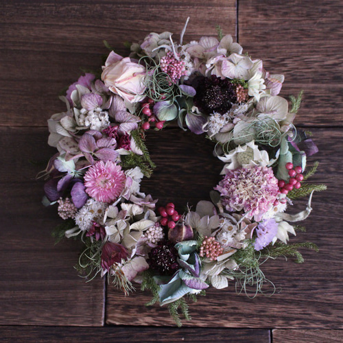 スカビオサと緑萌えるリース＊ドライフラワー◎20センチ 2色のスカビオサと紫陽花のリース✳︎ドライフラワー◎20センチ