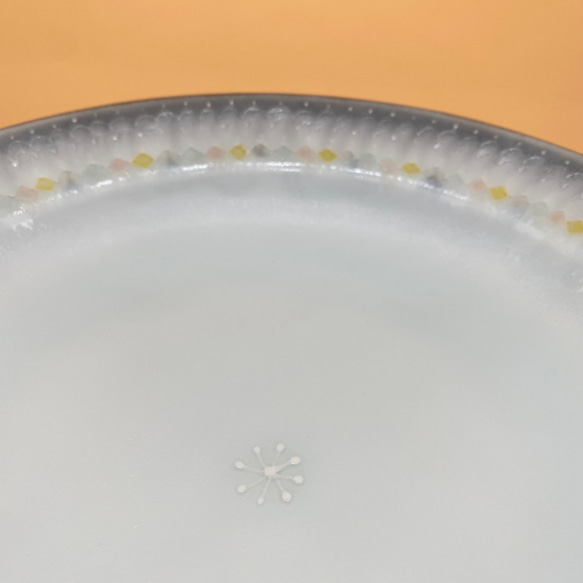 イッチンレースのリム七寸皿⑥ くすみグレー 3枚目の画像