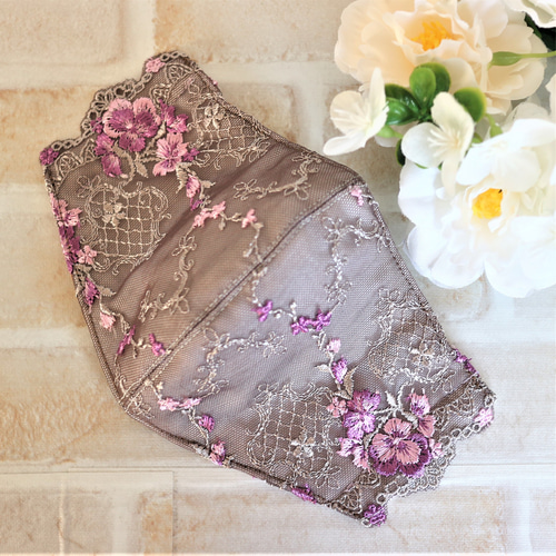 半額以上値下げ】グレーの地にパープル・ピンク・グレーの糸で、お花と