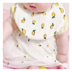 《大特価セール中》 [  lemon cotton bib  ]   名入れ　スタイ　刺繍　女の子  出産祝い 3枚目の画像