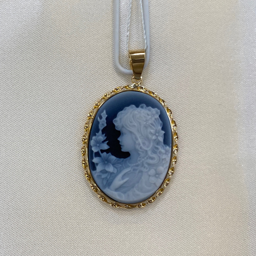 新作 メノウカメオペンダントトップ K18金 女と花 刻印あり サイン入り