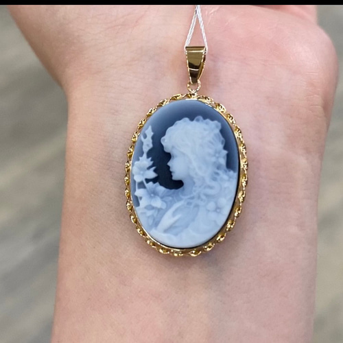 新作 メノウカメオペンダントトップ K18金 女と花 刻印あり サイン入り