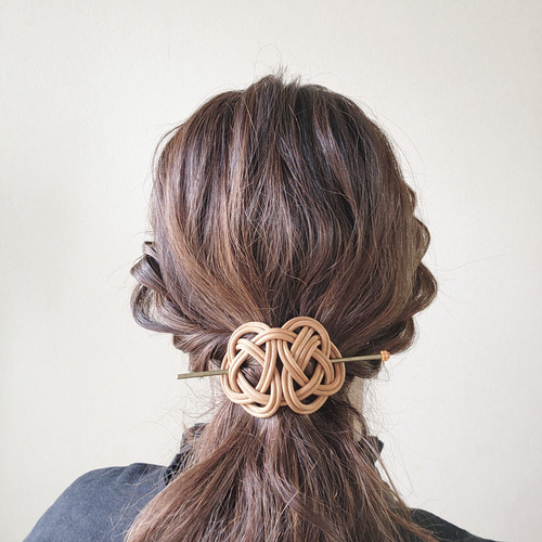 ラタンのマジェステ キャメル/ブラック ヘアアクセサリー マジェステ  