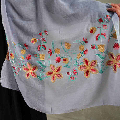 さりげなくアクセント*コットン 刺繍flowerストール サックス