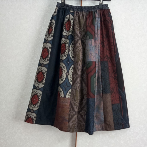 着物リメイク作家の作品・大島紬等のパッチワークのロングスカートとスカーフのセット