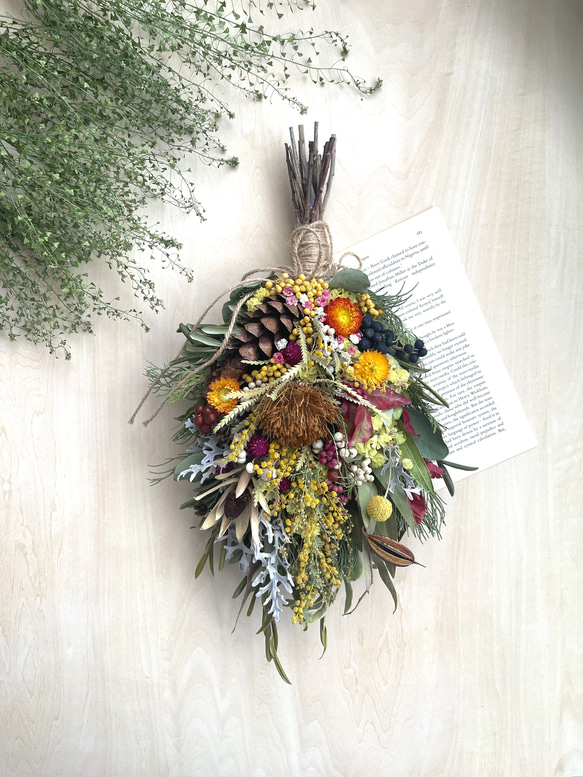 リューカデンドロンのシャビーなスワッグリースカワラハハコドライフラワー