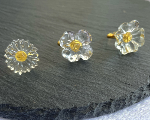 透明花デザインリング 蓮の花のリング - 水晶の透明感と蓮の花の優雅さが調和した逸品