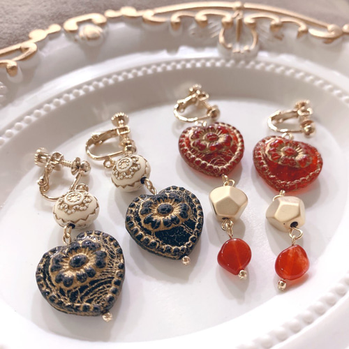 チェコハートフラワーピアス ピアス（フック・チェーン） your