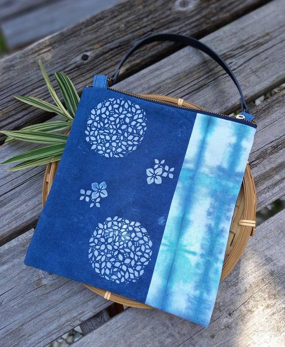 藍染めのファスナーポーチ(紫陽花、3way、サコッシュ、草木染め・手染め) 4枚目の画像