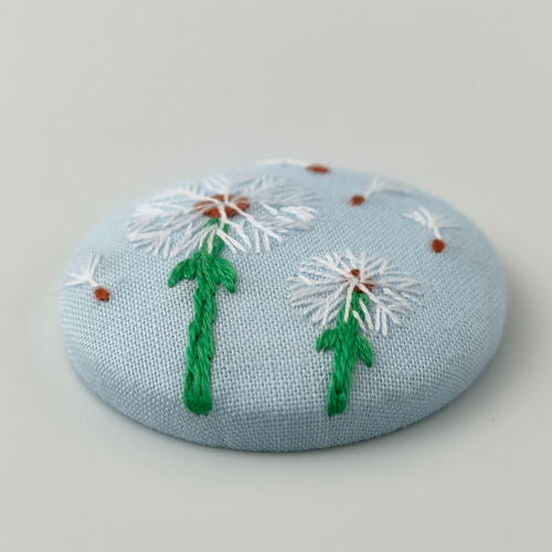 受注制作】ふわふわたんぽぽの綿毛刺繍ブローチor刺繍ヘアゴム