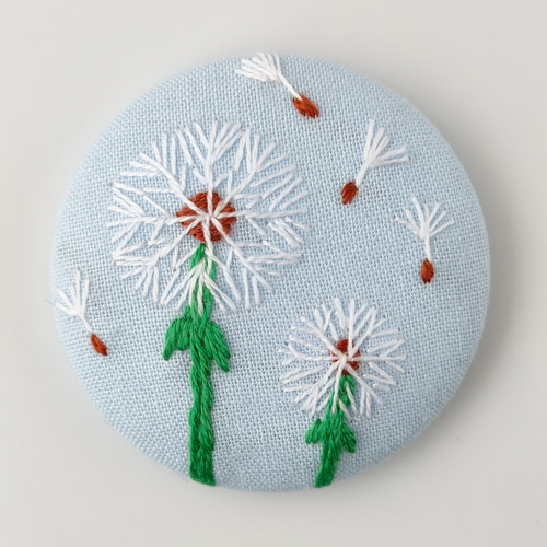 受注制作】ふわふわたんぽぽの綿毛刺繍ブローチor刺繍ヘアゴム