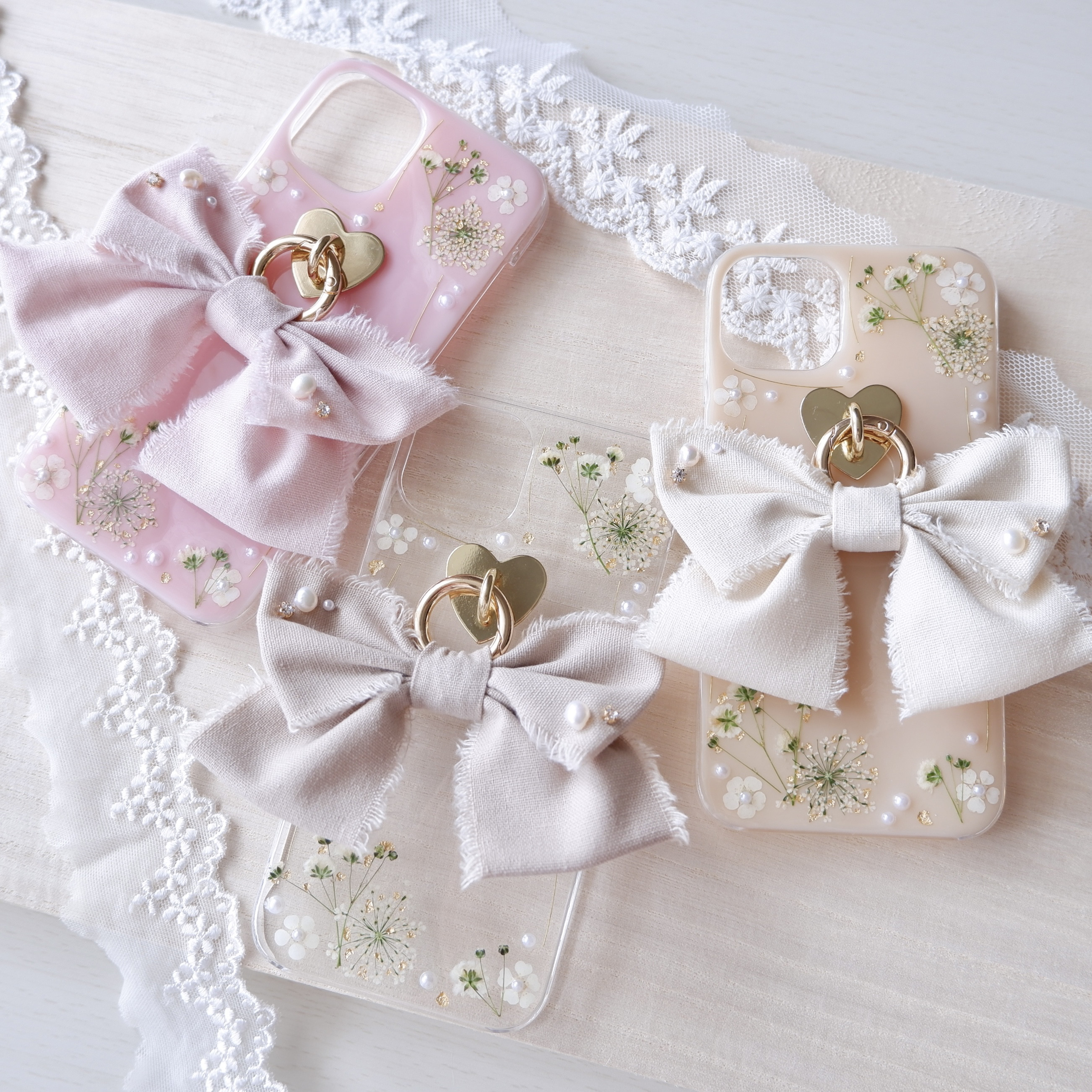 ❁リボンチャーム付き❁ホワイトフラワーとコットンリボン❁.*･ﾟ押し花iPhoneケース【※iPhone専用ページ】