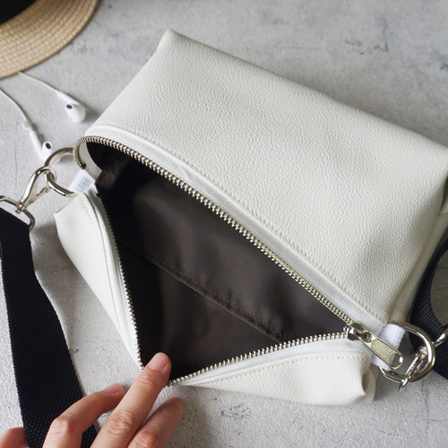 お出掛けミニショルダーバッグ クロスボディバッグ（白）春夏秋冬