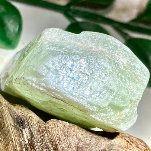 レインボー【心の安寧】エメラルドグリーン カルサイト 原石 ラフ