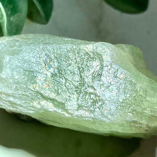 レインボー【心の安寧】エメラルドグリーン カルサイト 原石 ラフ