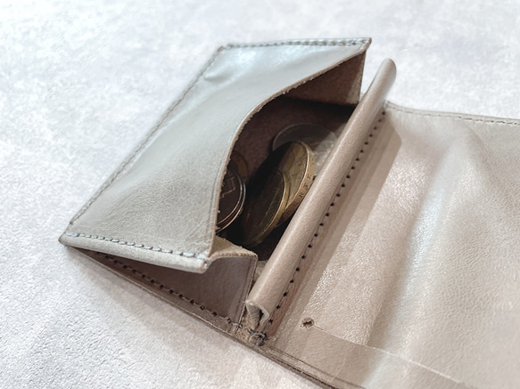 春財布手のひらの中のクルムコンパクト　本牛革　小さいミニマム財布　三つ折り大容量　(US220430) 5枚目の画像