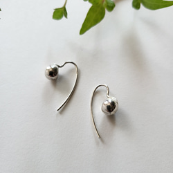 mini droplet earrings 1枚目の画像