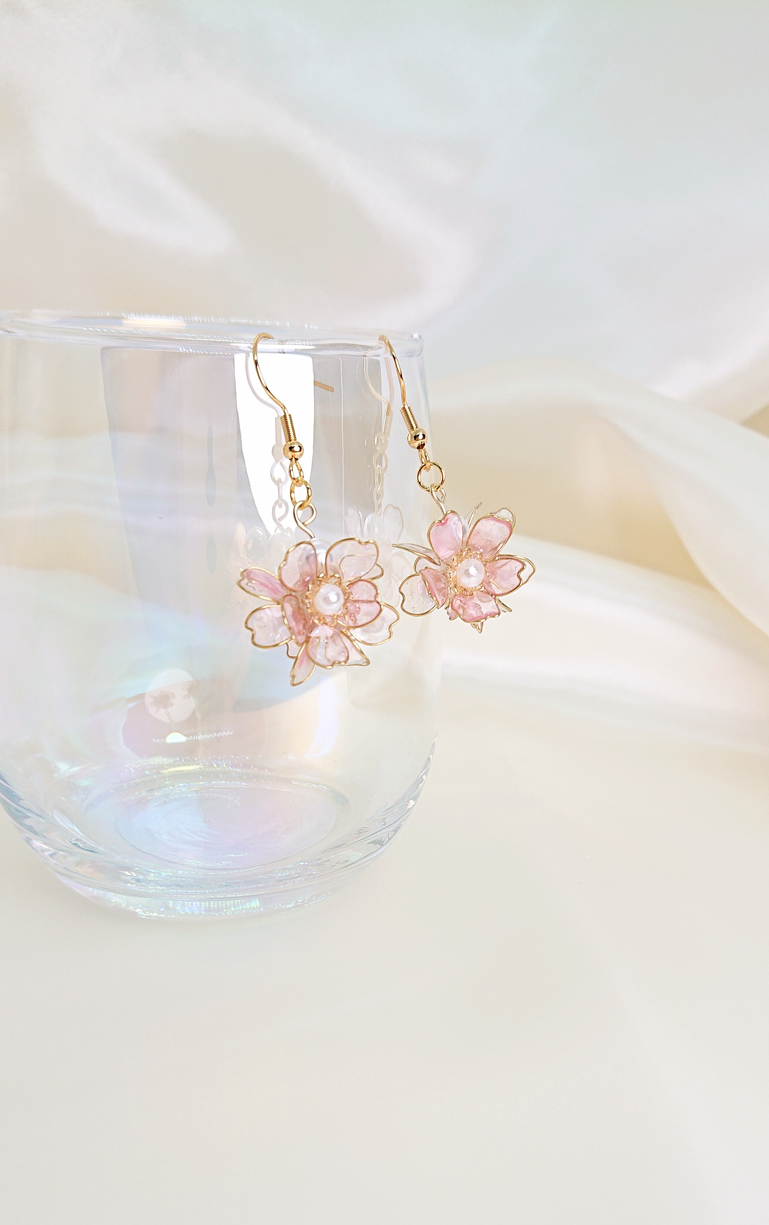 再販まつり✨嬉しい オマケ 付き✨ 人気 桜 うる艶 桜ピアス 桜イヤリング ピンク 上品 キレイめ 透明感 花 軽量