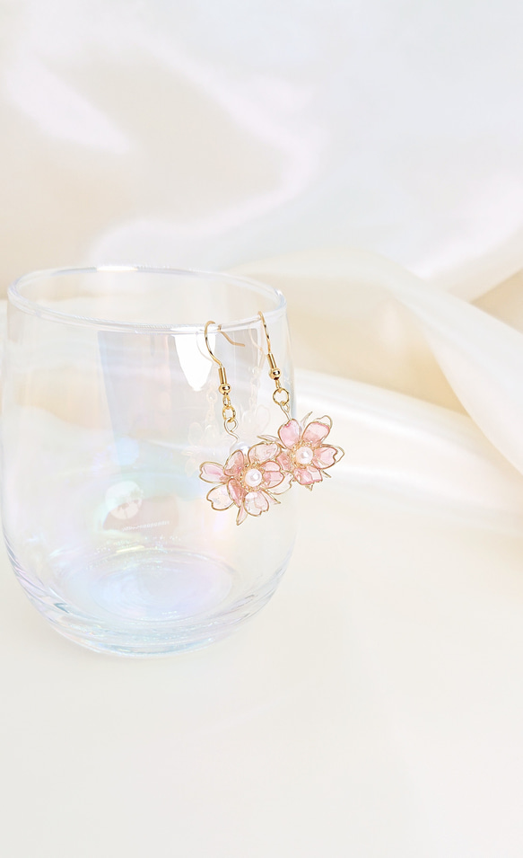 ✨嬉しい オマケ 付き✨ 再販×53 人気 桜 うる艶 桜ピアス 桜イヤリング ピンク 上品 キレイめ 透明感 花 軽量 2枚目の画像