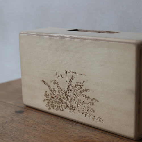 コンパクトな打楽器・楽器「カホン」アガレカホンで最も美しい花木の