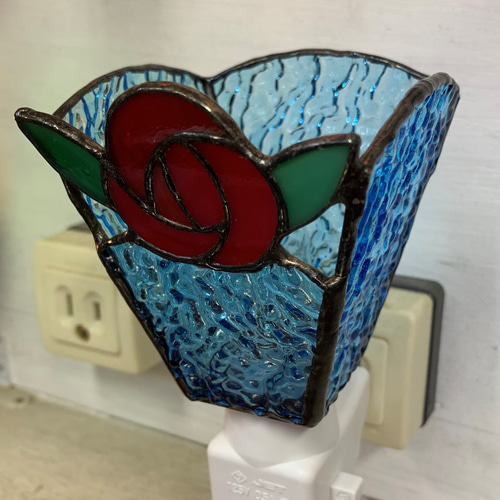 ステンドグラス薔薇足元ランプ ステンドグラス フットライト お休みランプ・赤い薔薇（4面体