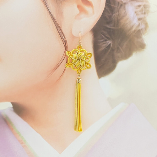 受注制作】八重菊結びのタッセルピアス・イヤリング（黄色・イエロー