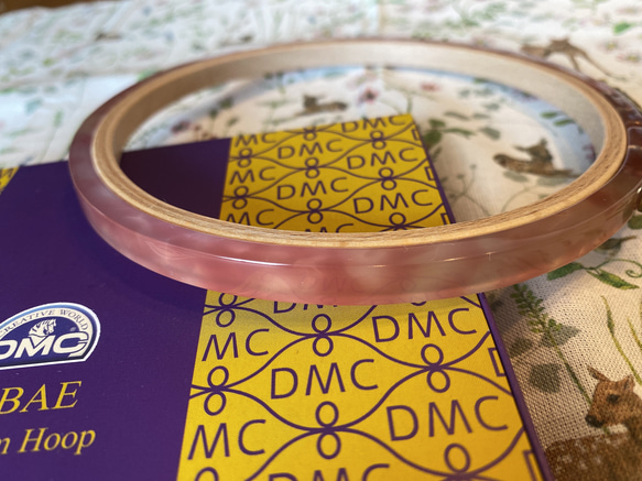 新柄入荷！『DMC ×SABAEコラボ PREMIUM HOOP 刺繍枠 専用ボックス入り