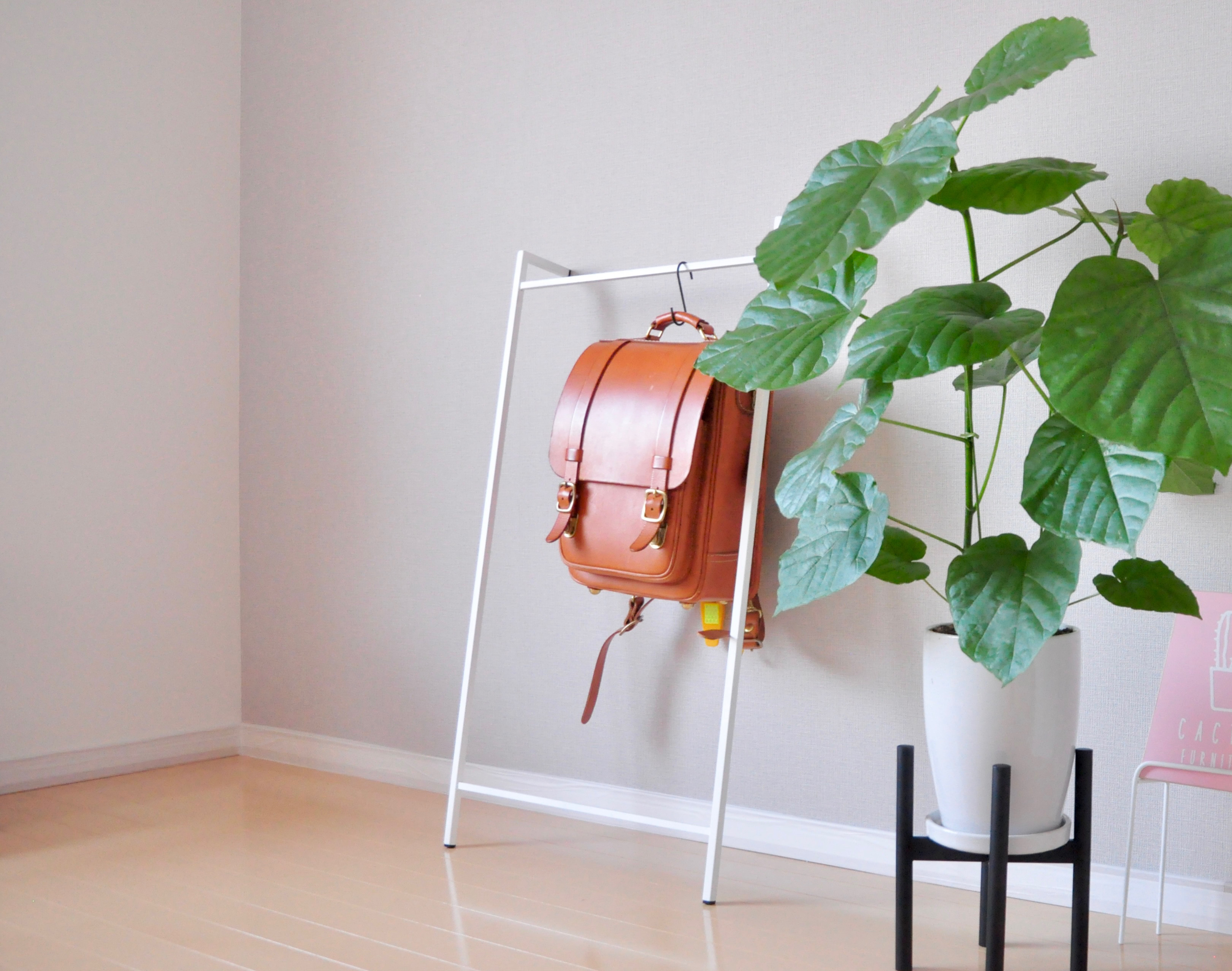 ウォールスタンド（ホワイト）