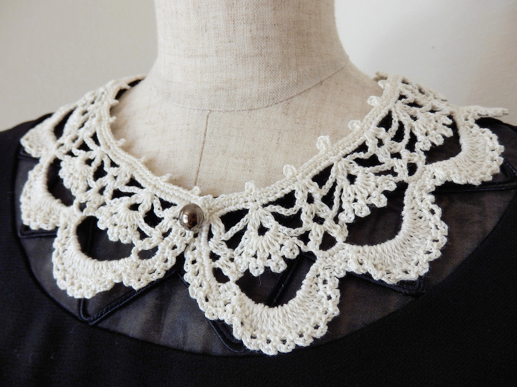 かぎ針編み ラミークロッシェレースのつけ襟 『秘密の恋』