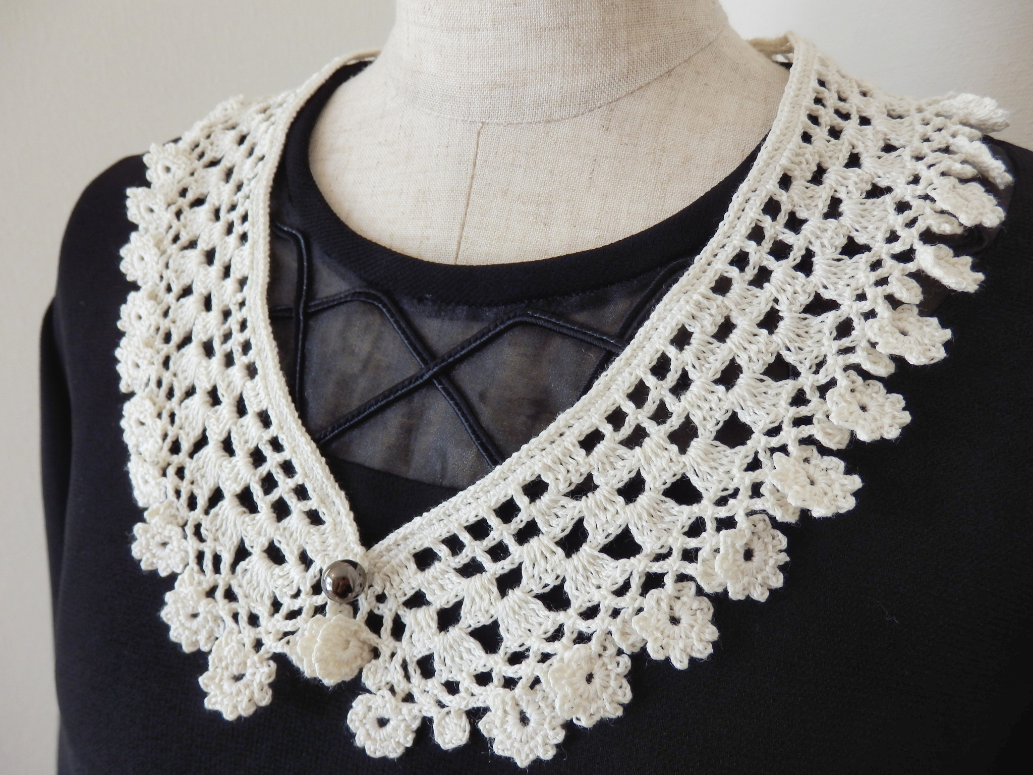 かぎ針編み ラミークロッシェレースのつけ襟 『花の首飾り』