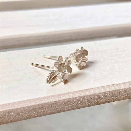 小さなあじさいのピアス/イヤリング（ノンホールピアス）◇純銀