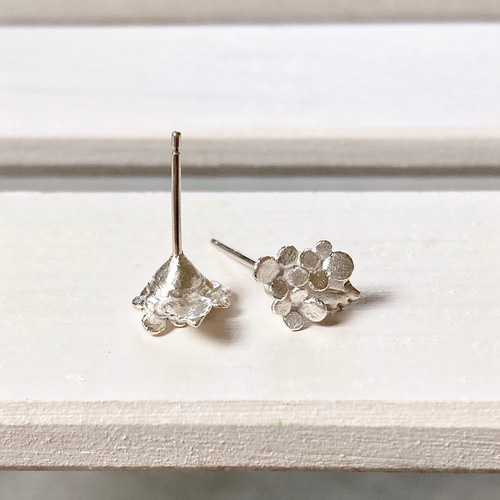 小さなあじさいのピアス/イヤリング（ノンホールピアス）◇純銀