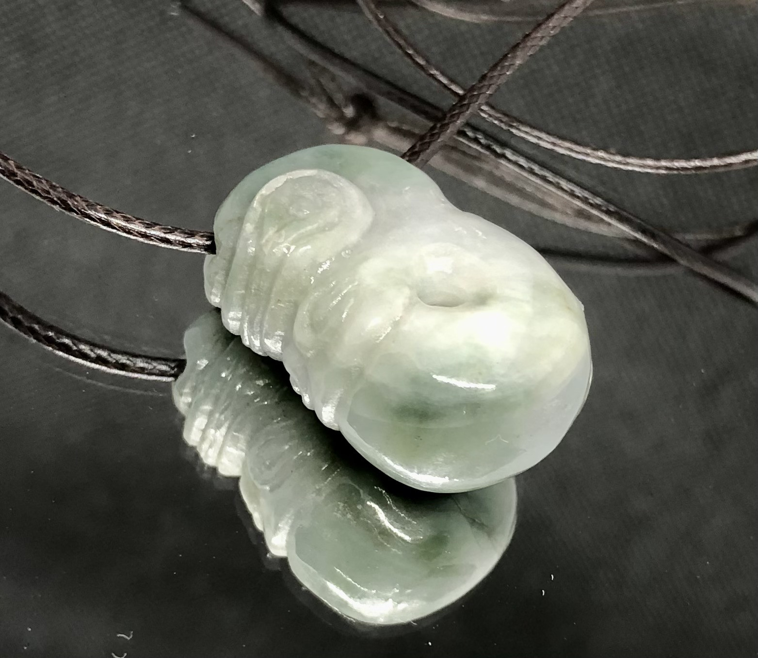 五月　極品品質青翡翠　紅山文化勾玉