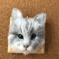 羊毛フェルト　王様ライオンとグレー猫さん。　ストラップ付き 羊毛フェルト 王様ライオンとグレー猫さん。 ストラップ付き
