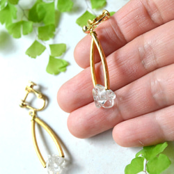 最小清潔石英耳環 水晶耳環 可替換鈦耳環 免費送貨 免費包裝 第4張的照片