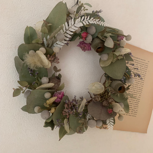 ドライフラワー ユーカリとユーカリの実とブルニアとバラのリース