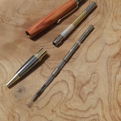 木製ボールペン ツイスト式 チューリップウッド 蜜蝋クリーム仕上げ 7枚目の画像
