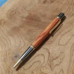 木製ボールペン ツイスト式 チューリップウッド 蜜蝋クリーム仕上げ 2枚目の画像