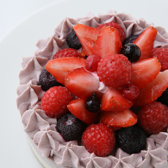お祝い　お誕生日にいかがですか！グルテンフリー ヴィーガンスイーツ RAWイチゴのケーキ12cmホール 2枚目の画像