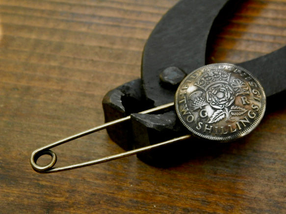 ＃B67 UK Coin Brooch 8枚目の画像