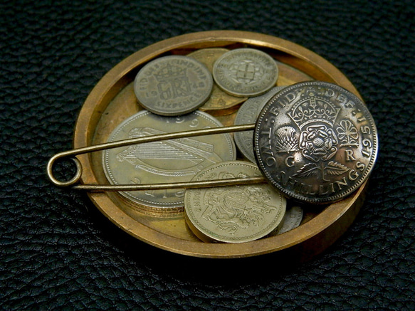 ＃B67 UK Coin Brooch 1枚目の画像