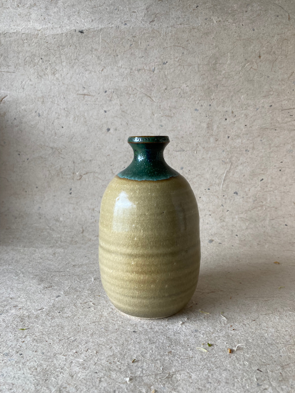 黄瀬戸 とっくり型花瓶（花生け）026 1枚目の画像