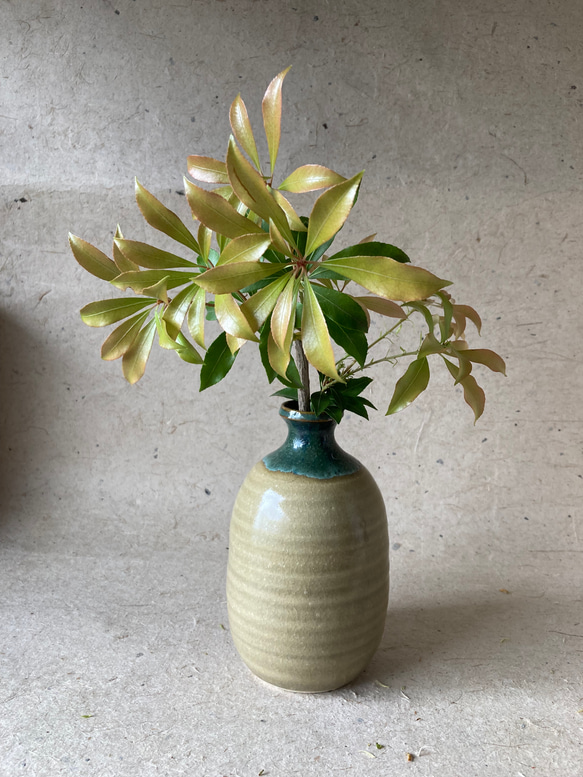 黄瀬戸 とっくり型花瓶（花生け）026 2枚目の画像