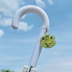 【本革】☆.｡.:*・幸せを呼ぶ☆.｡.:*・可愛いカエルのアンブレラマーカー  傘タグ チャーム 1枚目の画像