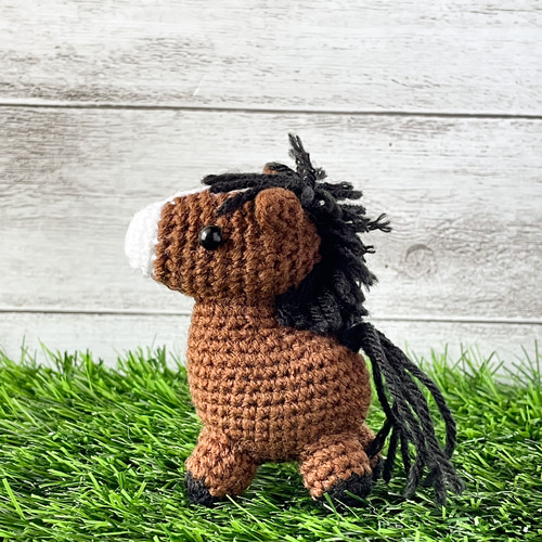 ミニマムホース ちっちゃなお馬さんのあみぐるみ【黒鹿毛】 あみぐるみ