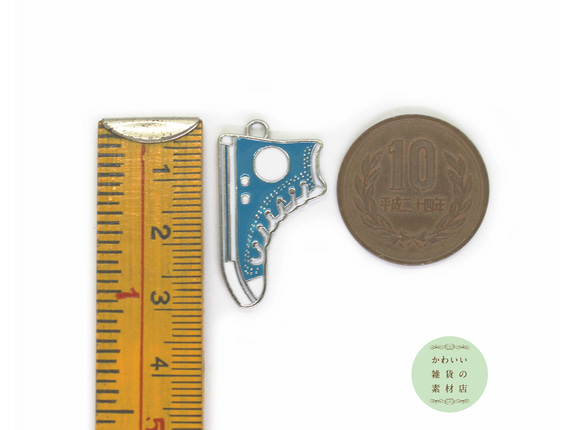 【再入荷】おしゃれなハイカットスニーカーのエナメルチャーム（ターコイズブルー）2個セット #CE-0182 4枚目の画像