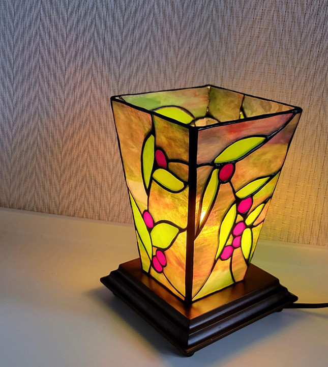 【送料無料】赤い実の四面ランプ☆ステンドグラス☆